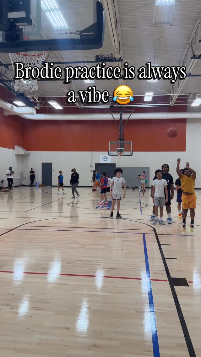 Literally never a dull moment 😂💯
Come join us tomorrow night @ practice!
#brodiebasketball #youthbasketball #godfirst #basketballtraining #basketballhighlights