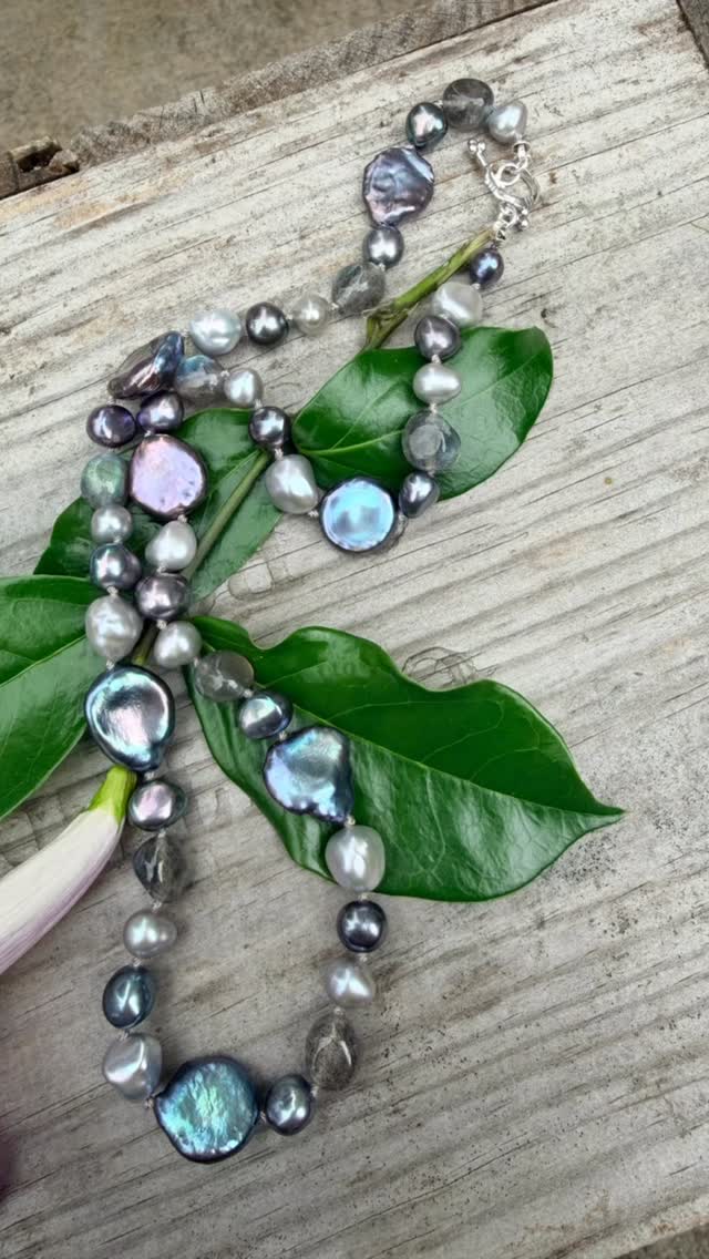 New handcrafted jewelry for Saturday’s @napafarmersmkt !
My favorite combo is Labradorite and grey Pearls. I love the mix of peacock iris color with silver.
Super pretty and oh so elegant.
I’ll be wearing this set and have an extra you can try on. Trust me, you need it. 🥰
#handcraftedjewelry #napafarmersmarket #napavalley #farmersmarket #happiness
