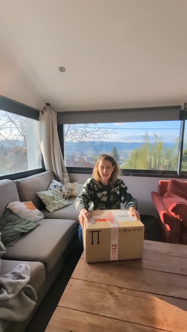 C'est à chaque fois une immense joie de découvrir les nouveaux livres pour la première fois 🥰
Avec @anette_courteille_auteur
On vous a concocté des histoires pleines d'émotions et de douceur. Pour nous la confiance c'est ce qui nous permet d'avoir une vie pleinement épanouie. Car en ayant confiance en vous, vous vous ouvrez à la possibilité de tout réussir., en ayant confiance en l'autre vous pouvez saisir toutes les opportunités, en ayant confiance en votre corps, vous pouvez vous lancer des défis et être en bonne santé, en ayant confiance en l'avenir, les peurs peuvent s'en aller ...
Alors êtes vous tenté par l'expérience de devenir illimité ?
Si vous le souhaitez vous pouvez en acheter au cabinet en avant première ☺️☀️
Sinon il faudra encore attendre 4j avant de pouvoir le découvrir 😁🪷🩷
Belle journée à tous
#confiance #autohypnose #inconscient #auteure