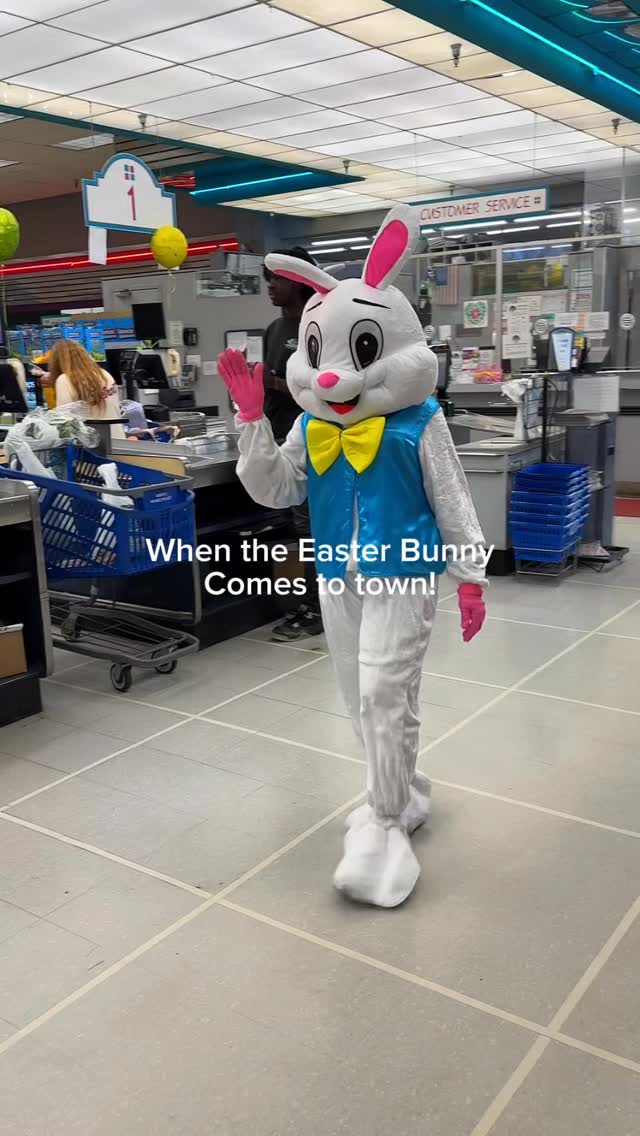 Look who hopped into Dave’s!! Easter Bunny is hanging out with us until 5pm today (Saturday, April 4th) and it brought some free goodies 😍 … Come shop with us, bring the kids and have a great weekend! 🐰🐣