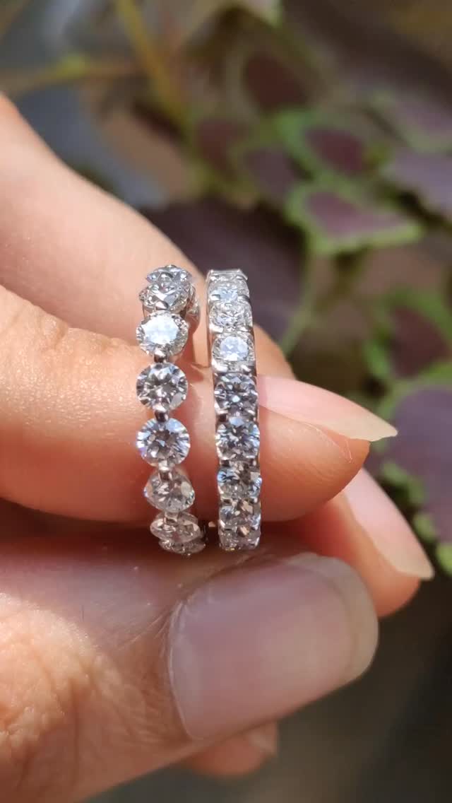Bazen bir tane yetmez, yan yana daha güzeller! ✨ İnce detaylar mı yoksa daha iddialı bir görünüm mü? Senin tercihin hangisi olurdu? 👇
#yüzük #kupe #kolye #bileklik #diamond suyolu tektas tektaşyüzük beştaş bagetpirlanta rings necklake nisanyüzğü💍 pırlanta labaratuvar labaratuvarpırlanta cvd gift hallowen istanbullabdimaond diamondlabistanbul
