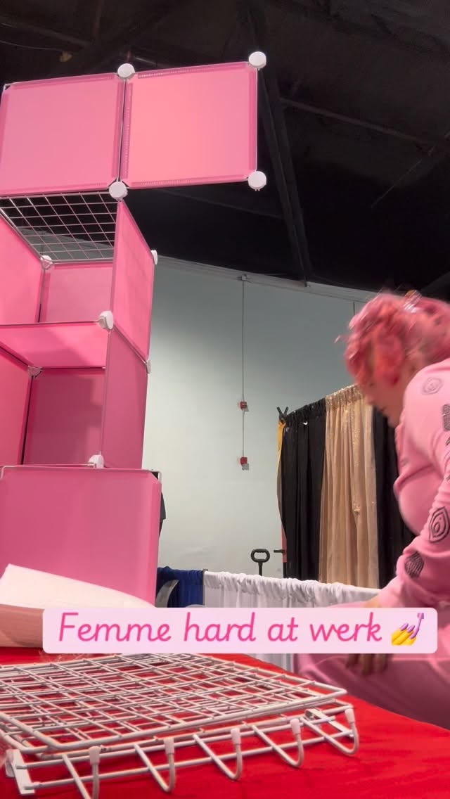 Wonder Con is so fun so far 💅 I will be here through Sunday 🥰🌈