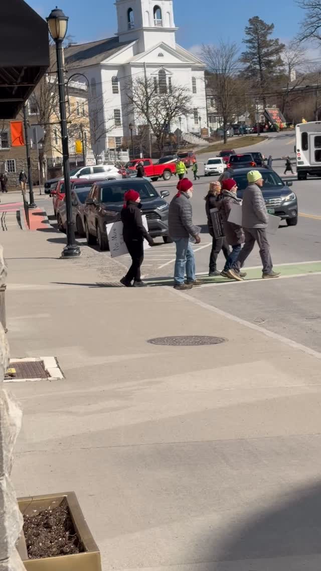 No kings day!! Beautiful sunshiny day, huge crowd people pouring over to the town Green. # Vermontisabubbleofgoodpolitics #mainstreetmiddlebury #vermontlife #experiencemiddlebury