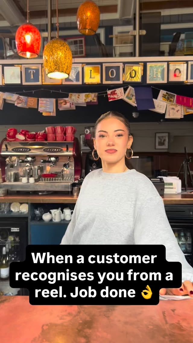 That moment when you’re just a little bit famous 😂#superstar #instafamous #goingviral #autographhunter #nailsworth