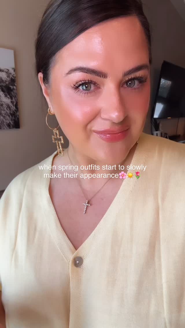 Idaho weather doesn’t quite want to show up w/ warm sunshine everyday but somedays it calls for spring outfits & you embrace it ✨🌸🤭 HURRY UP warm digits. I need to come out of the winter blues 🤓 #springfashion #springtime #beautyentrepreneur #idahomakeupartist #boisemakeupartist