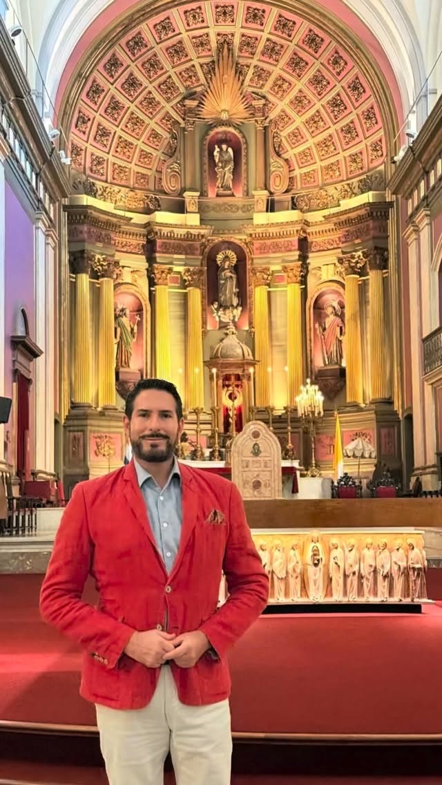 Frohe Ostern aus MONTEVIDEO 🇺🇾
Mit der Francisco, der schnellsten Fähre der Welt, ging es über den Río de la Plata nach Montevideo. 🌊 Teatro Solís, dann durch die Gassen der Ciudad Vieja treiben lassen, paar offizielle Gespräche führen, Café im FARMACIA, Lunch im TINKAL und die Welt kurz stehen lassen: Eine Kerze für meine Mama in der Kathedrale brennt. 🕯️❤️
Frohe Ostern aus Uruguay! 🐣✨
@clemensunterreiner @oe24.at #ClemensUnterreiner #montevideo #operburggars #hilfstöne #happyeaster 📸©️CU |