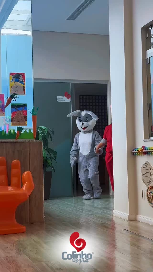 Que dia especial! 🐰💛✨
Hoje nossos pequenos viveram momentos de muita alegria com a visita do coelhinho da Páscoa, participaram da caça aos ovos e se divertiram dançando ao som de músicas cheias de energia.
Mais do que a brincadeira, foram momentos de partilha, imaginação e muitas memórias felizes. 🌷✨
A Escola Colinho de Mãe deseja a todas as famílias uma Páscoa leve, doce e cheia de alegria!