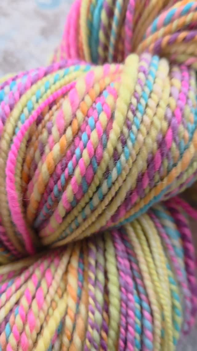 The Bow - 236 yards of worsted weight hand dyed and spun merino wool
https://sunriselodgefiberstu.etsy.com/listing/4475167381
#sunriselodgefiberstudio #spinnersofinstagram #handspunyarn #handspun #knitting