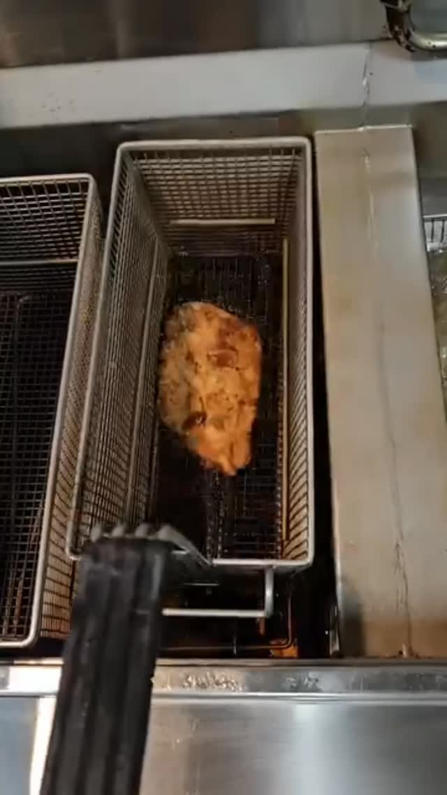 You know the drill ๐๐ฅ
Every 4/20, The Doobie makes its return.
Cheesy slice, crack-fried chicken, ranch drizzle, and that Hot Cheetos kick. Nothing else comes close.
.
.
.
#greenvilleavenuepizzacompany #gapco #DallasTexas #420special #TheDoobie