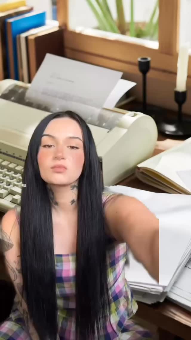 Meet your next editor… hi, it’s me 🤍
From in-house to freelance, I’ve worked on manuscripts at every stage, and I’m here to help you strengthen your voice and bring your story to life.
Your story matters to me as much as it matters to you, let’s work together 💛
#amediting #writercommunity #bookediting #amwriting #indieauthors