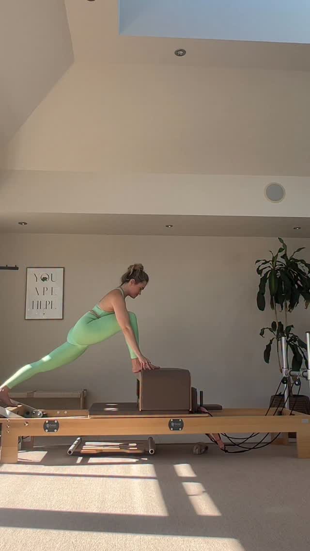 Easing into the week āš½ #pilates