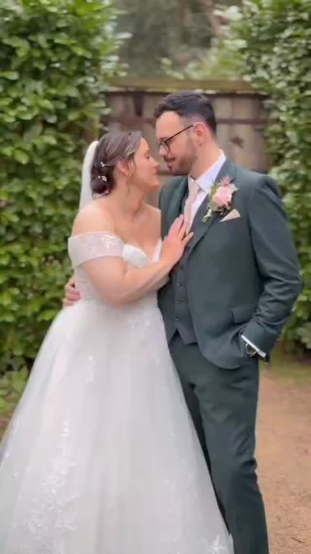✨REAL BRIDE✨
Congratulations to Lorna & Oliver on saying I do last month!
Lorna looked absolutely stunning in her @sinceritybridal dress.
This lovely video, created by @socially.alice perfectly captures the joy of their special day surrounded by friends and family.
Thank you, Lorna, for sharing these wonderful moments with us. Wishing you both a lifetime filled with love, laughter, and happiness together.
#realbrides #weddingday #bridalboutiques #bride2026