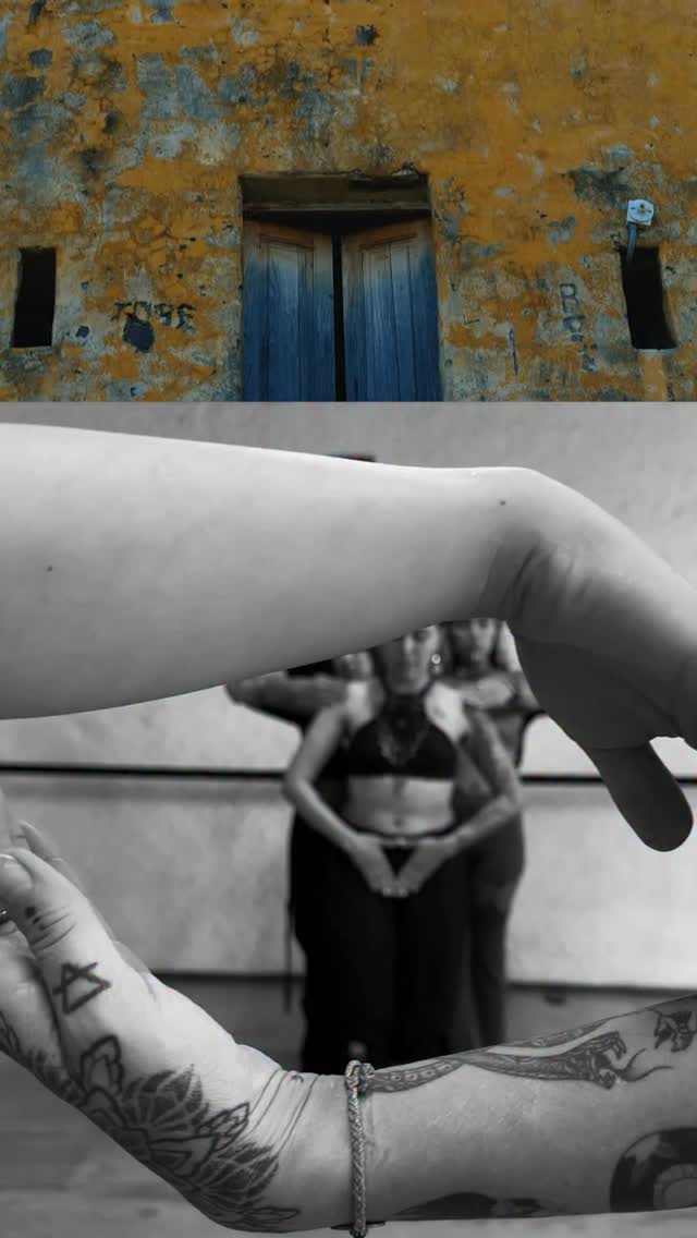 FRAMING ✨
One of the most powerful visual techniques in video: creating a “frame within the frame” using hands, body, or objects to guide the viewer’s attention 👁️
In this moment, the focus starts on the hands. They limit the visual space, almost like closing the scene 🙌
And then, as they open, they reveal the choreography behind 💫
It works like a natural transition, adds depth to the image, and lets you control exactly where the viewer looks 🎬
Video project in Mexico 🇲🇽
Thank you @ybhonne_tellez for making this possible with such a beautiful team ❤️✨
Full video on YouTube - search “Heavy and Slow” on the Tribal Pro channel and enjoy❤️🙌