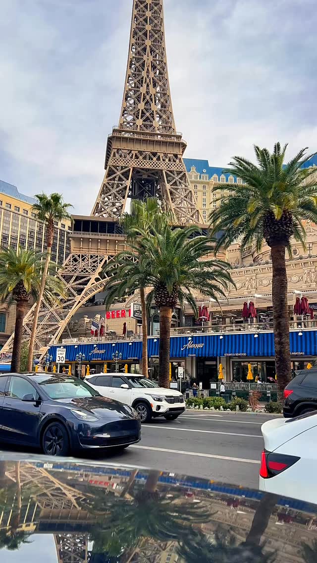Paris Las Vegas from the outside and this whole corner just works. Alexxa’s out front for brunch and Strip views, Beer Park up there for beers and people watching, and that epic balloon rising over it all like a giant Vegas postcard. This is one of those Las Vegas Strip spots that feels playful, classic, and a little romantic all at once. Would you stay at Paris Las Vegas?
Grab my FREE Las Vegas Mini Guide at https://stan.store/mikeyinthemixvegas 💫
#ParisLasVegas #LasVegasStrip #Alexxas #BeerPark #MikeyInTheMixVegas