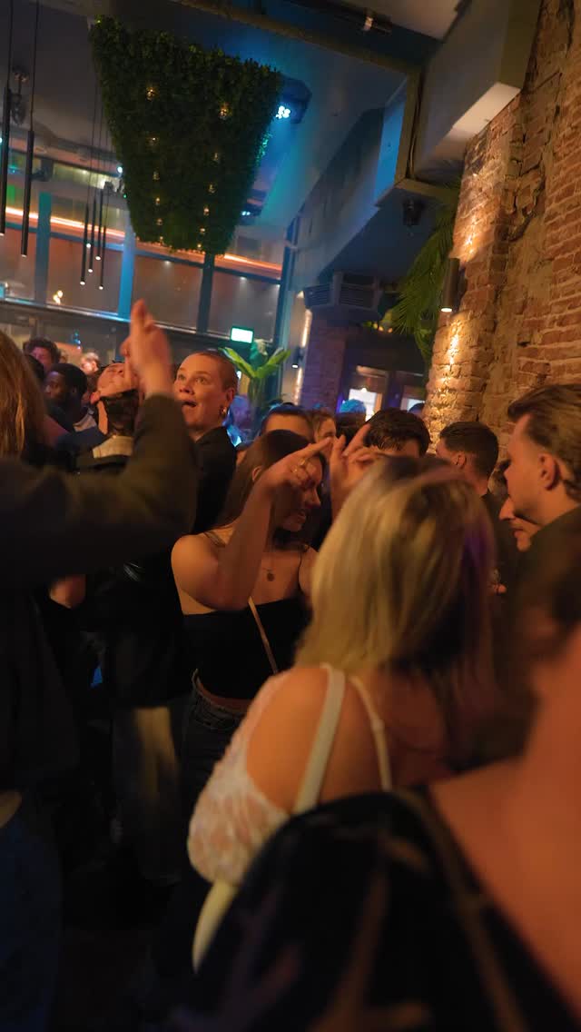 Set the tone for your weekend at Bonabo Social Club. ๐พ
#bonabosocialclub #zwolle #weekend #nightlife