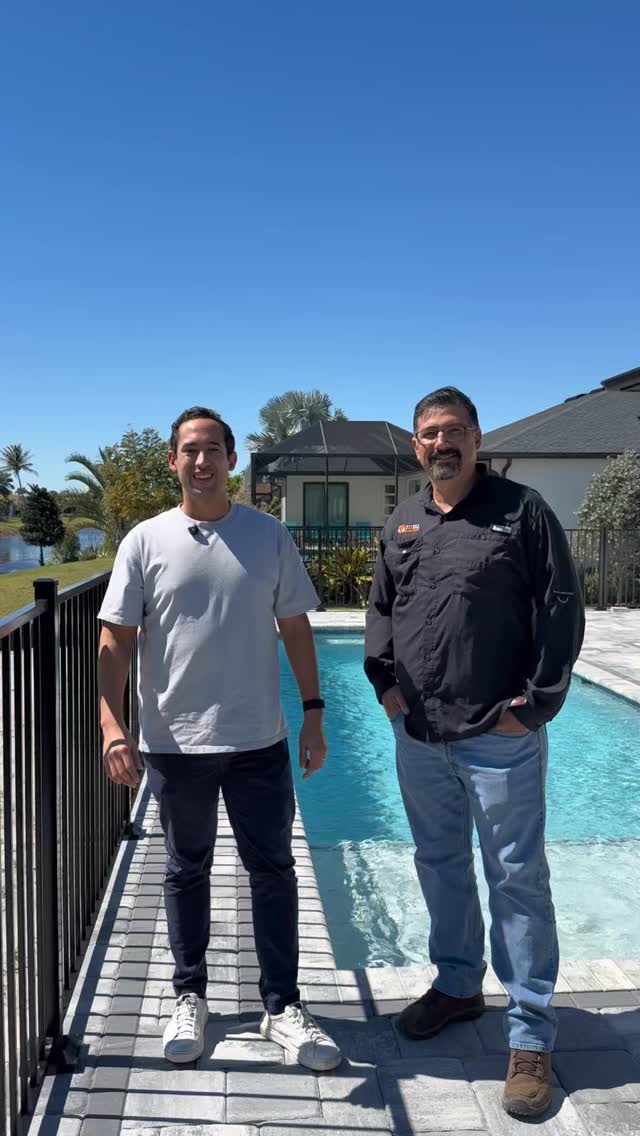 ¿Vale la pena invertir en un patio con piscina en una propiedad de inversión? 👀🏊♂️
Hablamos con el ingeniero del proyecto y la respuesta es clara: sí, totalmente.
✔️ Mejora la experiencia del huésped
✔️ Aumenta el valor de la propiedad
✔️ Hace la casa mucho más atractiva para Airbnb
✔️ Puede representar una inversión aproximada de $70K
Y lo más importante:
👉 Es mejor hacerlo durante la construcción, no después.
En mercados como Florida, el exterior no es un lujo… es parte del negocio. 💰
#RealEstateInvesting #AirbnbInvestment #OutdoorLiving #FloridaHomes #PoolDesign
