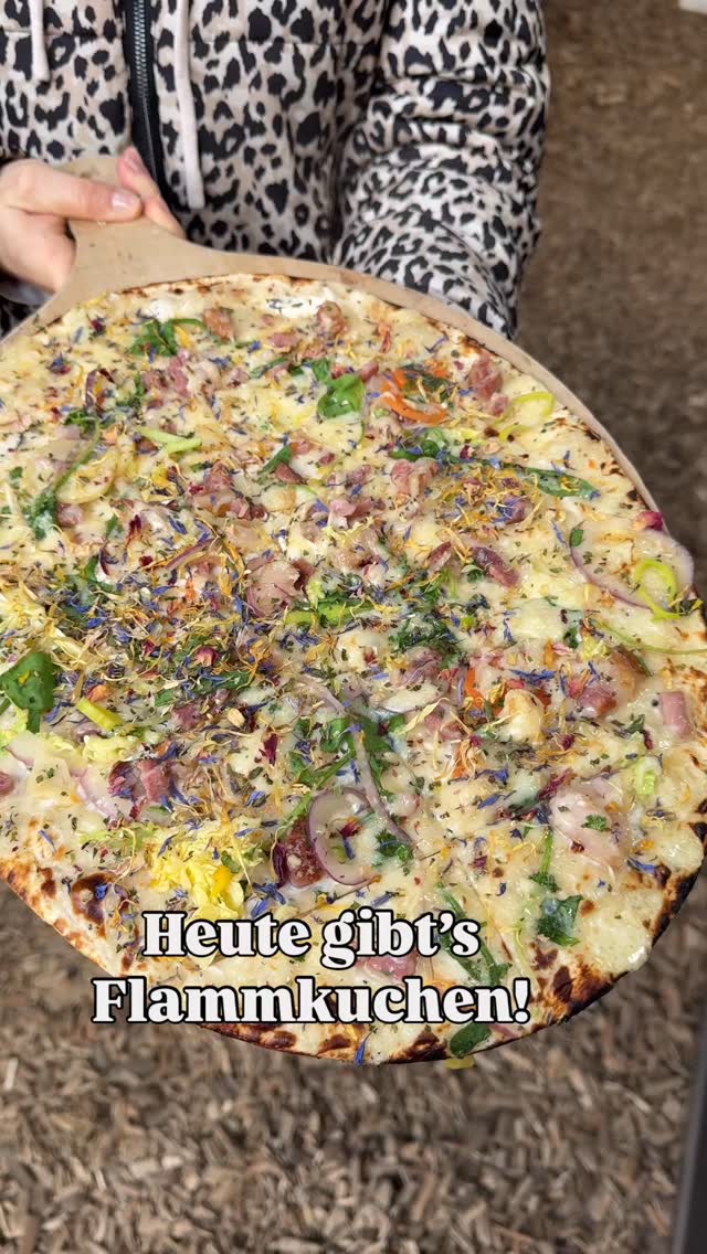 Zum Ostersonntag darf es mal wieder was besonderes geben! Ab 12 Uhr für euch🐰🍕!