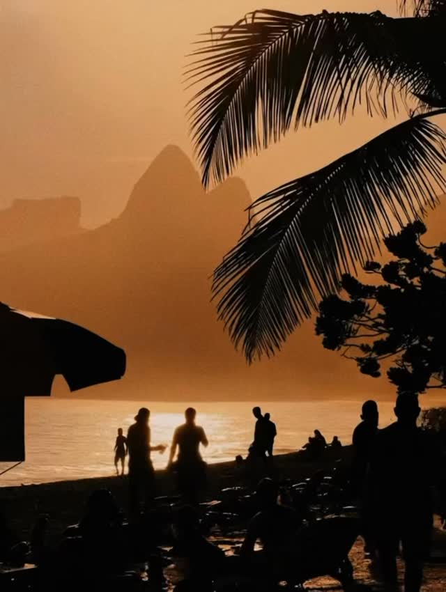 A sunset in Rio 🎥 by @worldofkerry