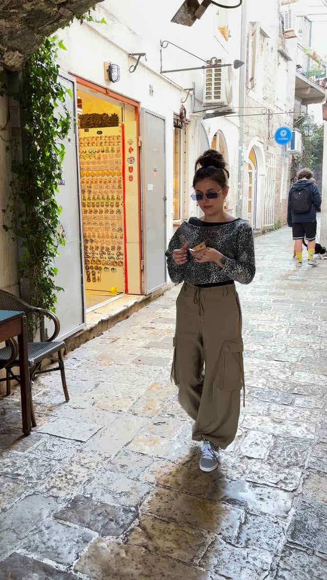 When you pass by our door, keep your money in your pocket!
For Budva’s best fine line tattoos, feel free to get in touch — or just walk past our door. 😉
#finelinetattoobudva #finelinebudvatattoo #budvatattoo #tattoobudva #fineline