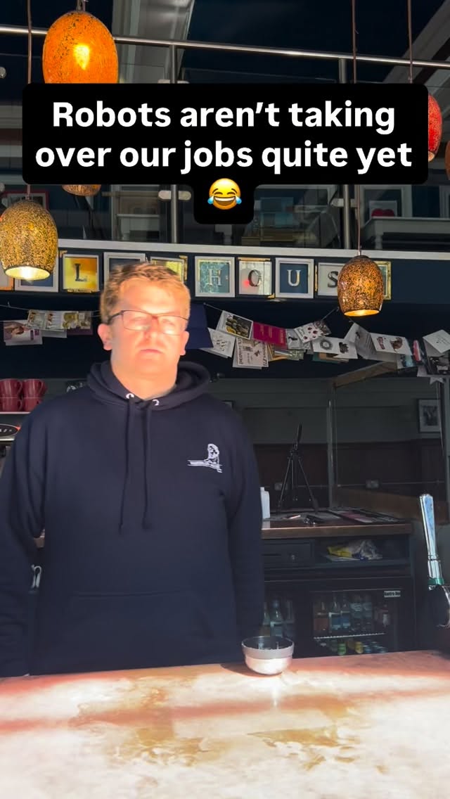 You’ve got to ask Alexa…” 🤖🍻
…just make sure it’s the right one 😂
#WaterlooHouse #PubLife #BarHumour #Alexa #FunnyReels