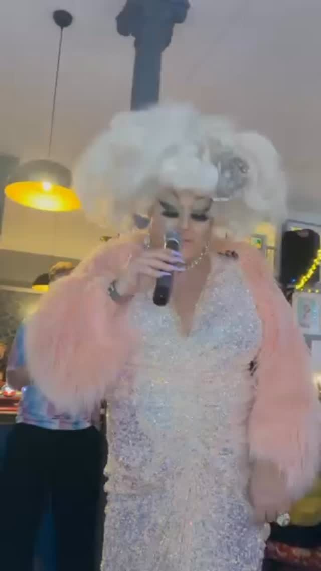 Last Sundays Drag Out The Weekend….”These are my friends…..they’re from Poland!” #chamonix #polishfriends #polishsausage #northcote #barbrastreisand