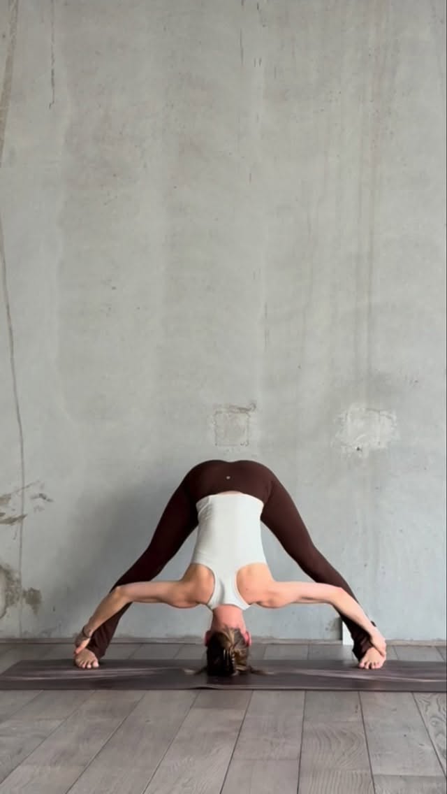 fav place upside down
#headstand #yogapractice #yoga #daily #feed