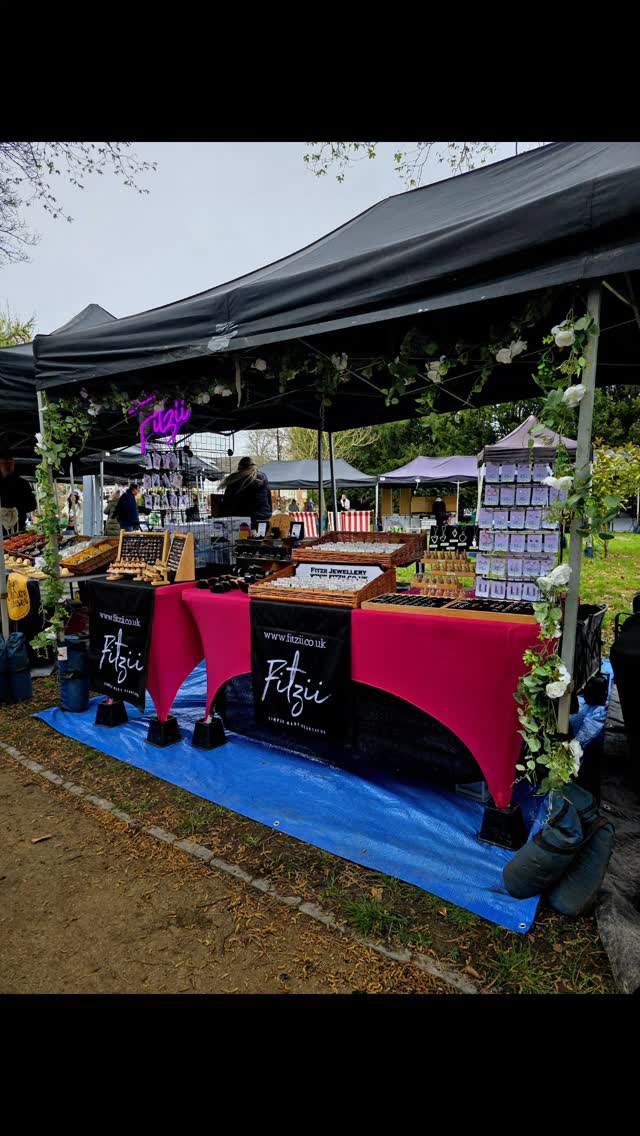 Hey guys. .. all set up in #cheadle π«Άπ» pop down and say hi!
.
.
.
#handmade #fitzii #makersmarket #recycledjewellery