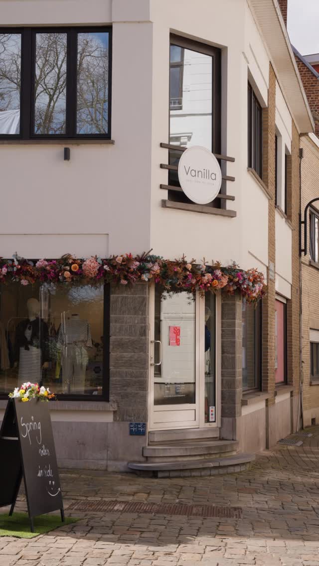 GROTE STOCK SALE 💥
Kom langs op vrijdag 24, zaterdag 25 en zondag 26 april om de mooiste koopjes te scoren aan kleine prijzen!
Onze merken:
Yaya, Rut & Circle, DWRS, Freequent, Ydence, Ichi, Loavies, Soaked, Saint Tropez, SJ lifestyle, …
🛍️ Kaatsspelplein 4, 9600 Ronse
Goed om weten…‼️
• geen cadeaubonnen of kortingsbonnen
• geen retours
• geen reserveringen
• geen extra klantenkortingen
• betaalmogelijkheden: cash en payconiq
• wees geduldig bij het aanschuiven bij de paskamers
• breng je herbruikbare Vanilla tas(sen) mee
Heel graag tot dan!
#vanillafashion #stocksale #lokaalshoppen #fashionista