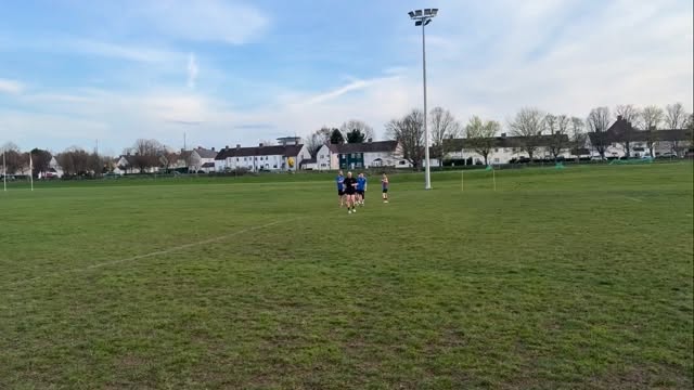 Beaut of an evening for training tonight! ☀️
Countdown to Round 1 is on. ⏲️
If you fancy trying your hand at #australianrulesfootball or know someone who might want to. Share a quick DM and we’ll get you involved.
No experience needed!
#tyneteestigers #tryanewsport