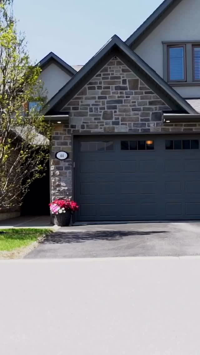 Imagine mornings with coffee on your private balcony overlooking the harbour.
Afternoons walking scenic waterfront trails.
Evenings entertaining in a chef-inspired kitchen before unwinding beside the fire.
This isn’t just a home — it’s a rhythm of living.
Unit 44-24 South Church St, Belleville. Just steps to marinas, trails & downtown.
LA: @jilliansupryka