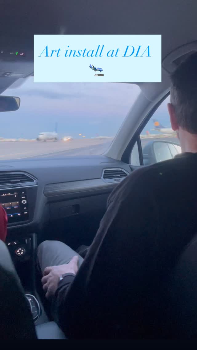 We had a lot of fun doing a big art installation at the delta sky lounge at DIA.
.
Click the link in bio to book your professional art installation
.
.
.
.
.
.
.
.
.
.
#denverart #denverartdistrict
#denverdesigner #denverdesign #interiordesign