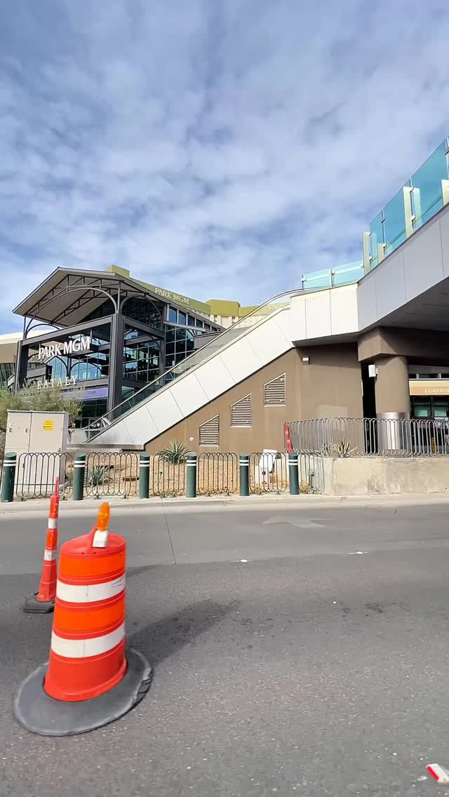 Cruising by Park MGM, The Reserve, and New York New York and this whole part of the Las Vegas Strip feels like its own little neighborhood. Park MGM keeps it cool, The Reserve brings that tucked away boutique vibe, and New York New York still pops with that skyline energy right next door. Three totally different moods all stacked together. Which one are you pulling into first?
Grab my FREE Las Vegas Mini Guide at https://stan.store/mikeyinthemixvegas 💫
#LasVegasStrip #ParkMGM #TheReserve #NewYorkNewYork #MikeyInTheMixVegas