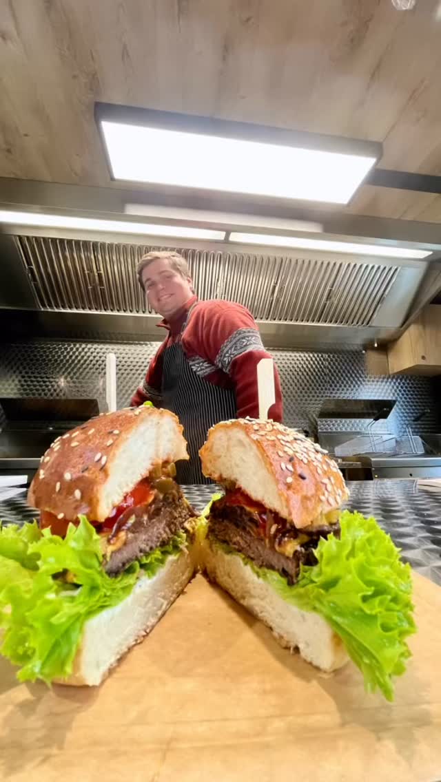 Angolfen bei Louis!!!! Mit leckeren Bio-Hamburgern vom Roten Höhenvieh! Die Saison ist eröffnet!!!! Kommt Minigolf spielen, die Kugelbahn ausprobieren und lasst euch verzaubern. @zum.louis @weilnauerhof #frühling #taunus #weilrod #biolandwirtschaft