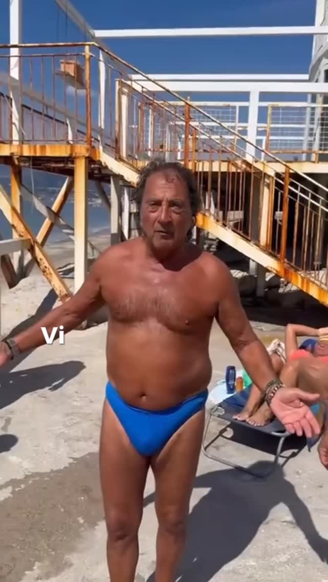 C’è chi aspetta l’estate.
E poi ci sono i ragazzi del lido lido
Estate o inverno… 0 paura
il mare si fa lo stesso 🌊