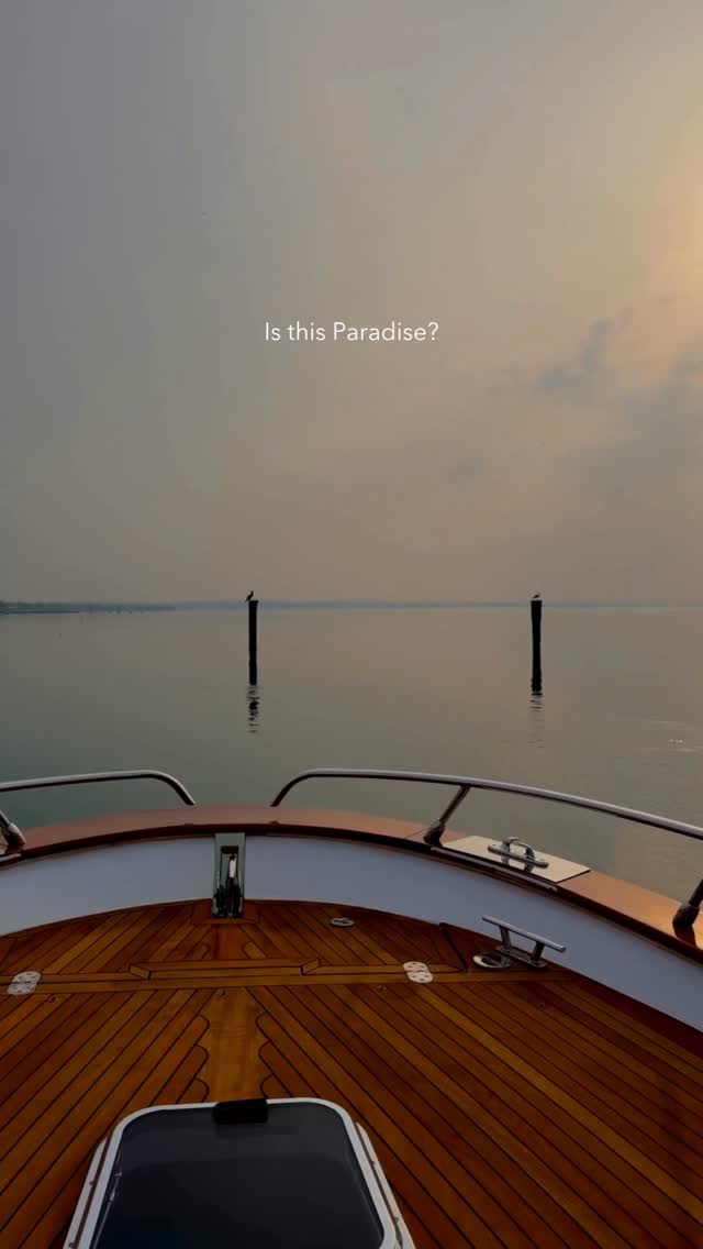 Where water meets the sky, Lake Garda becomes pure paradise
A moment suspended between elegance and infinity ✨
👉Book your dreamy cruise (link in bio)