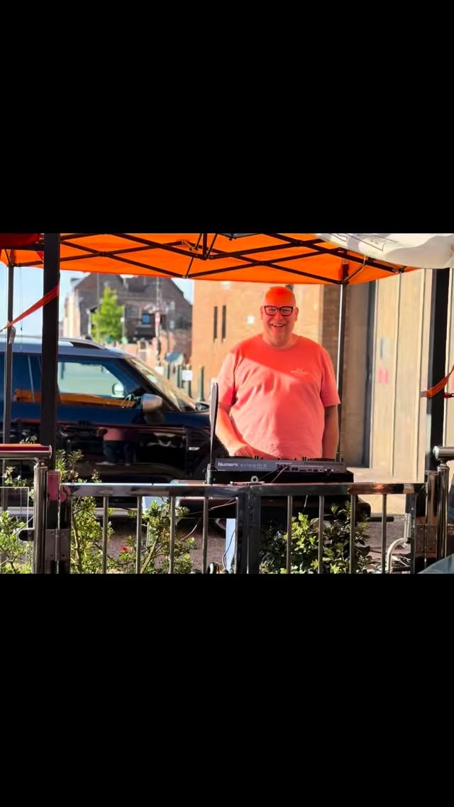 🎈 SUNDAY 12th APRIL 🎈
Are you coming to join us for an afternoon of celebrations?
✨ Prosecco on arrival
✨ Canapés
✨ Dj Mark Purdy from 3.30pm-6.30pm
✨ 13 Lucky Raffle winners (arrive between 3pm-5pm to collect your ticket)
We can’t wait to celebrate a wonderful 13 years with you! 🎁