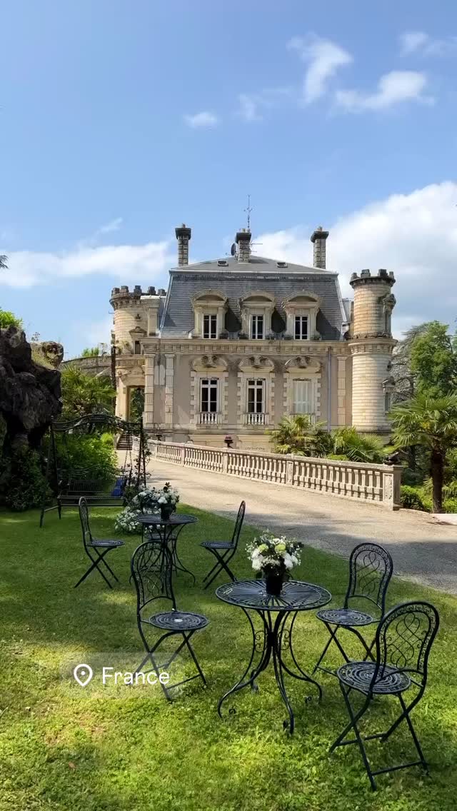 You’ve never seen this French Chateau before and it’s a true hidden gem!
It’s called Chateau Clement, and it’s located in the south of France, between the beautiful cities of Valence and Montelimar. It’s such an intimate location and yet makes the best summer destination because of its lovely pool and gorgeous garden and views over the valleys. There’s only a few rooms inside but they are all beautifully decorated (and look at this staircase!). This is one to watch (and to book asap!) for your next summer escape!
Remix @a_ontheroad