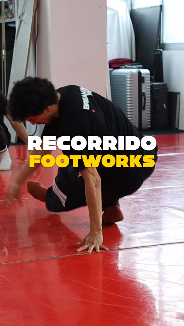 Es fundamental desbloquear el recorrido de cada paso antes de hacerlo. Entender cada transición, cada apoyo y cada dirección te permite interiorizar el movimiento de verdad, no solo copiarlo. Cuando comprendes el “por qué” y el “cómo”, es cuando empiezas a tener control real.
Desde ahí, puedes romper la estructura, jugar con los tiempos y crear nuevas combinaciones que se adapten a tu propio estilo. El objetivo no es repetir, sino transformar. Ese es el punto donde el footwork deja de ser una secuencia y se convierte en lenguaje.
Si quieres llevar tu danza a otro nivel y entrenar con una visión más profunda del movimiento, únete a mi comunidad. Ahí comparto herramientas, prácticas y procesos para que desarrolles tu propio estilo con conciencia.
#breakdance #footwork #hiphopdance #movementpractice #freestyle