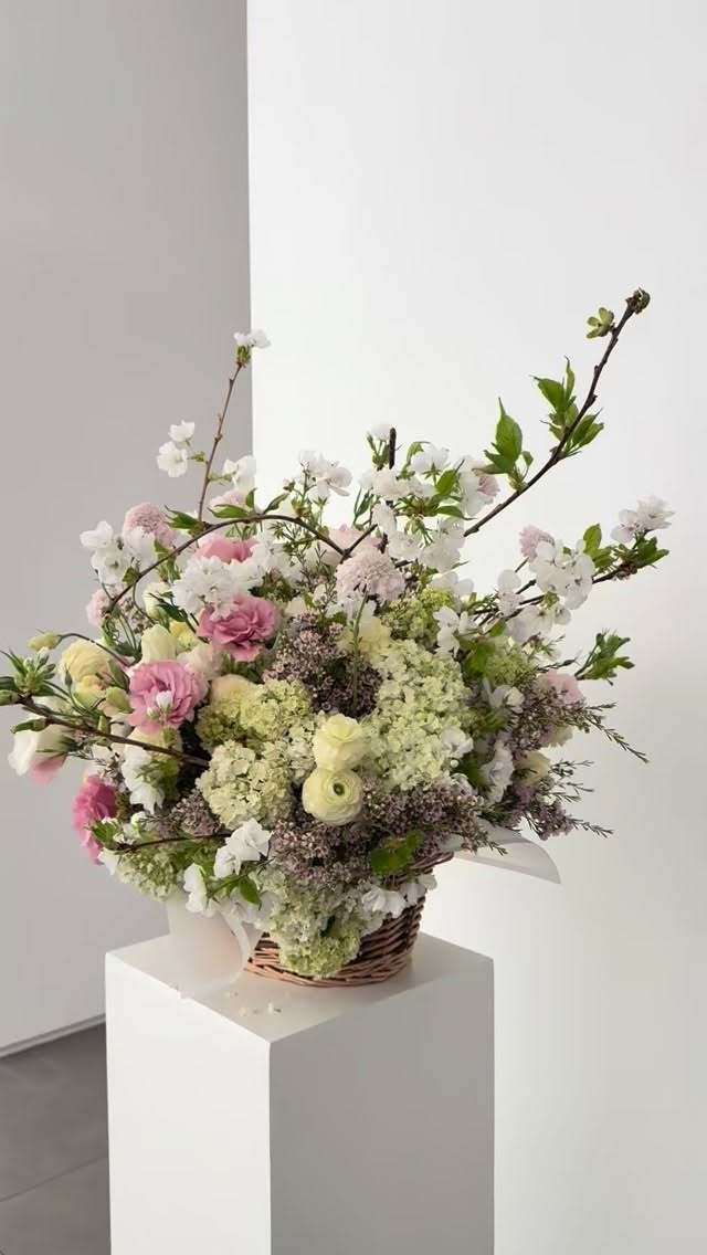 Happy Easter. 🐰 #easter #easterbasket #easterflowers