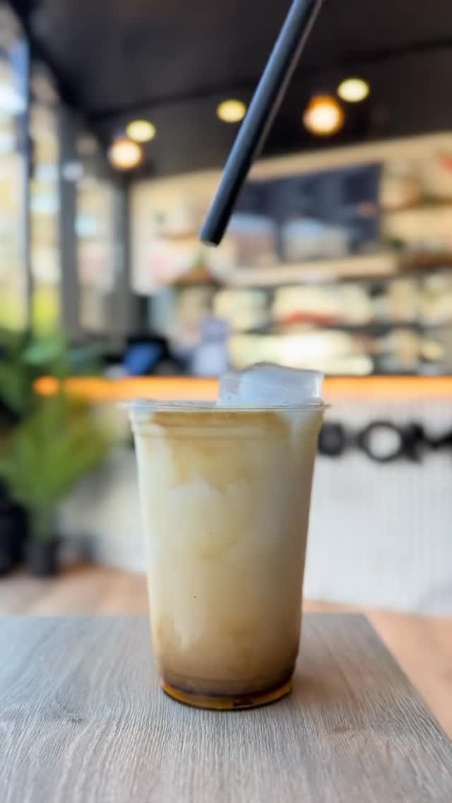 🤎🧋 CARAMEL AND HAZELNUT ICED LATTE 🤎🧋#icedlatte #caramel #espresso #surbiton #berrylands