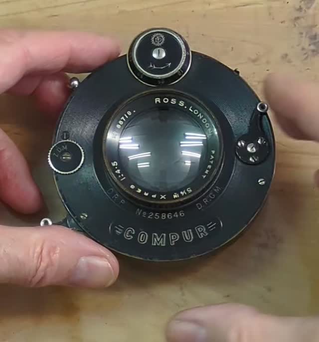 A Dial Set Compur shutter fitted with a ross-London 5.5 inch f:4.5.the letters Z, D, and M (sometimes appearing as Z, B, and I on newer models) are German abbreviations for different operating modes.
Z stands for Zeit (Time).
D stands for Dauer (Duration) or is equivalent to B (Bulb).
M stands for Moment (Instantaneous/Normal).
..
Operating Modes:
Z (Time) Press the release button once to open the shutter, and press it a second time to close it.
D (Bulb) The shutter stays open only as long as you hold the release button down.
M (Normal) The shutter operates at the specific timed speed set on the main dial (e.g., 1/50, 1/100).
.#graflex #graflex4x5 #filmnotdead #largeformatcamera
