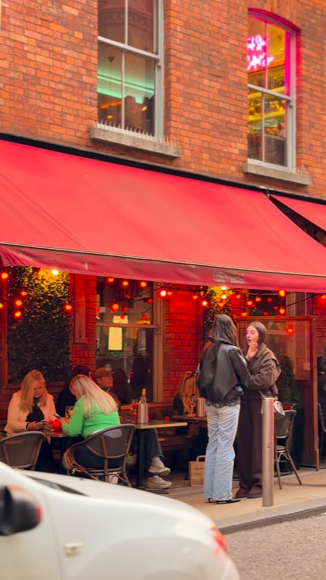 The kind of evening you wait all year for: sunshine, cocktails in hand, and a table full of pizzas and bites worth sharing (or not).
😎Outdoor dining season starts now at Fade Street Social.
#fadestreetsocial #restaurantdublin #rooftopterrace #outdoordining