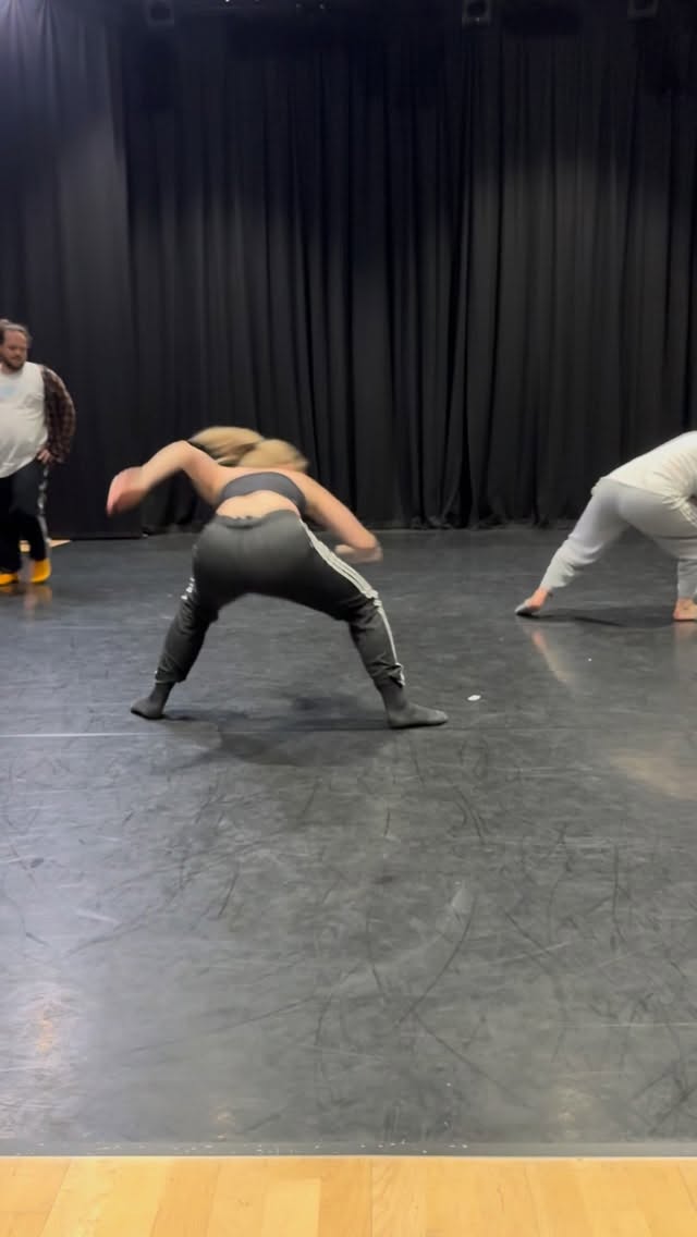 Grooving in @clairebensondance excellent Advanced Contemporary ๐ซถ๐ผ #dance