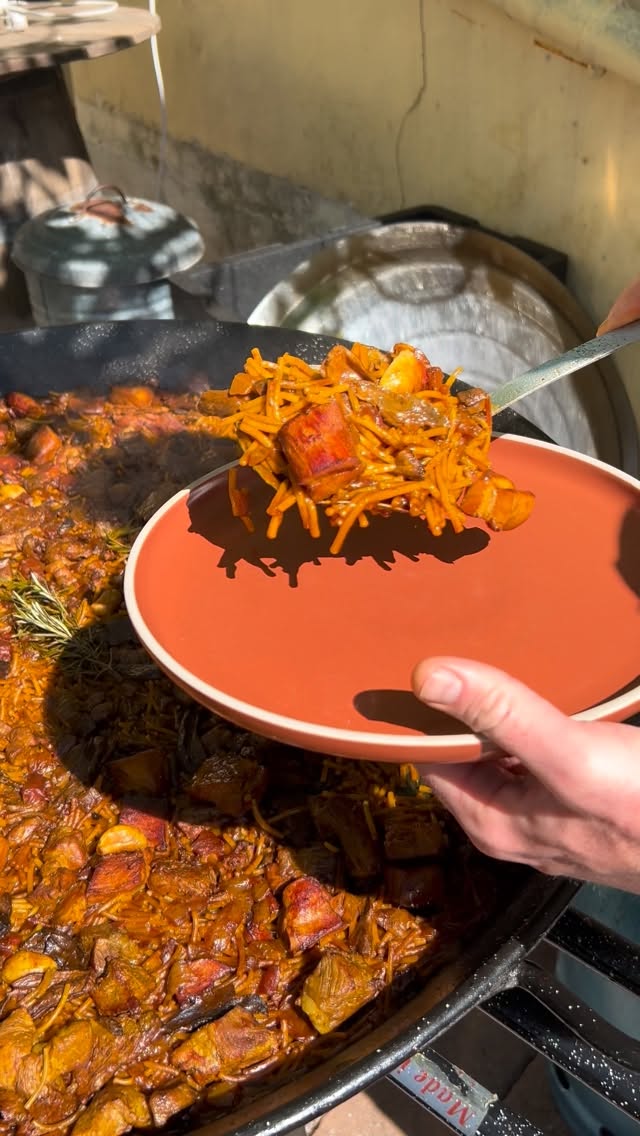 FIDEUÀ PORC ET CÈPES 🔥
Quoi de mieux qu’une belle journée ensoleillée en famille et entre amis, pour tester une nouvelle recette de fideuà 😍 ?
#traiteur #paellalovers #fideuá #spanishfood #traiteurevenementiel
