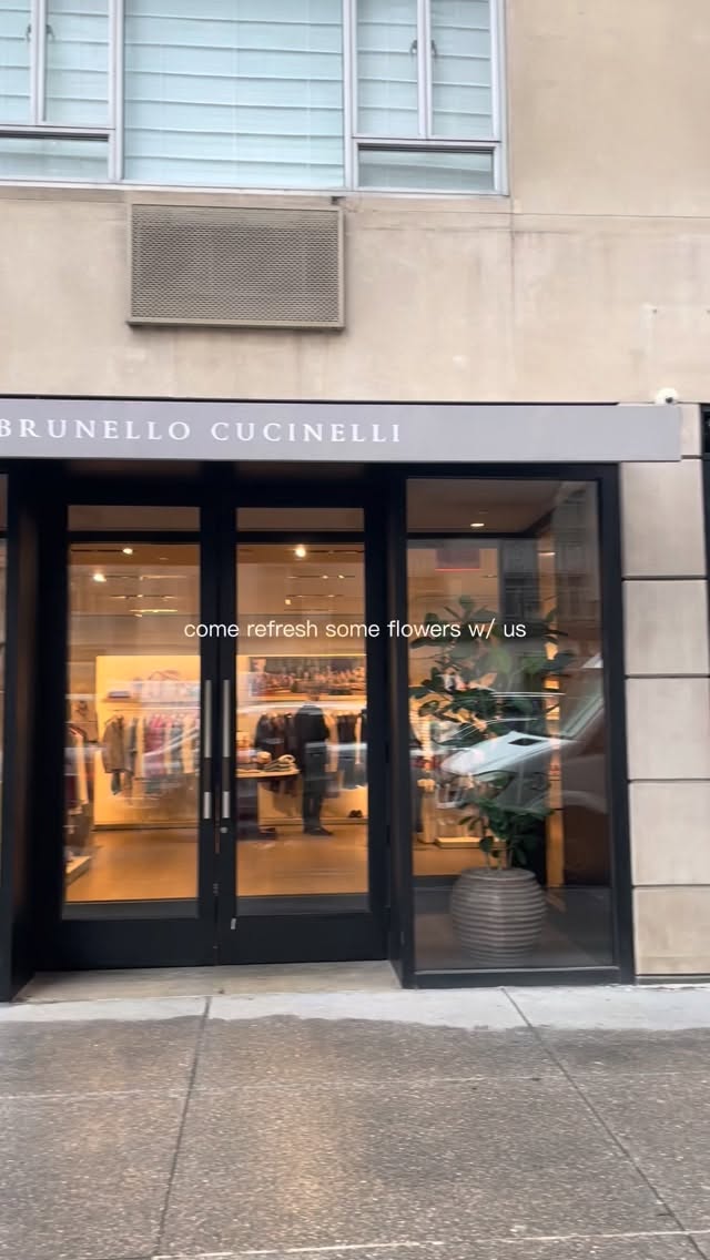 weekly refresh with brunello cucinelli☺️
#luxluf #luxlufevents #nycflorist #nycevents #flowers