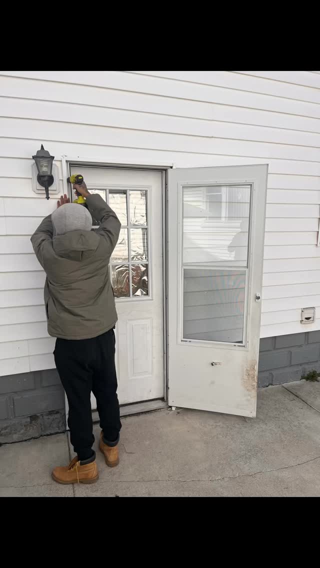 Side Doors Replaced
#ohio #handyman #propertymanagement #entrepreneur