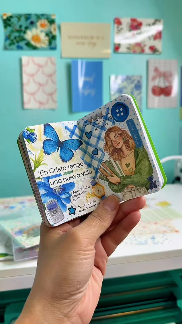 ✂️✨Mi creación de hoy en mi mini Journal. Reto Azul Navy. Recordando que soy nueva criatura en Cristo y las cosas viejas pasaron. Ya todas son hecha nuevas! gracias Cristo!🙌🙏
🚨Comenta CLUB para que te unas a nuestro Journal Club en WhatsApp y participes de estos retos creativos.
#arleneflores #journalingsupplies #junkjournalcristiano #movimientocreativoinspiradopordios #clubdejournaleras