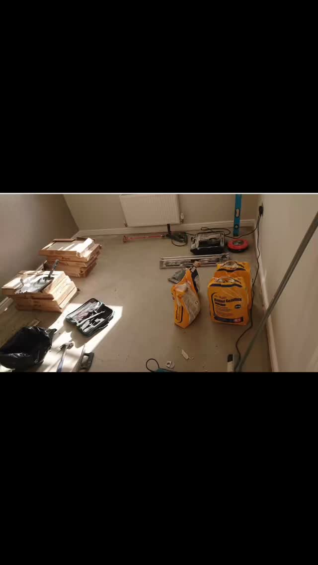 Tuesday transformation.
Customer wanted new tiles for the hallway and into the living room
600x300 porcelain tiles fitted
Another happy customer ☺️