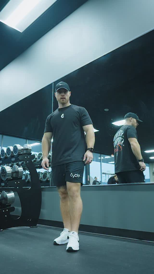 Been looking for a workout that grows and shapes your glutes?
We love ending our leg days with a Bulgarian Split-Squat drop set to achieve maximum muscular hypertrophy in our quads, glutes, hamstrings and calves🔥
Here’s the set!
Grab a bunch or a foot pad
Grab 3 sets of dumbbells (start really heavy)
Achieve 8+ reps each leg until failure
Drop the weight and immediately get into it with the next set
Repeat until finished
Is this the best or worst finisher of all time??