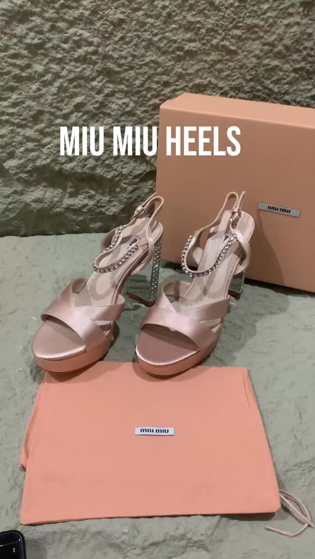 Perfect heels for special occasions ✨
Elegant and stylish
Sizes 36–41
800 AED / 80 OMR
Www.Amirashop.Net